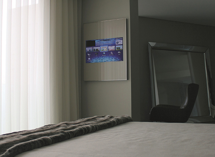 Glass Media Quarto Frame