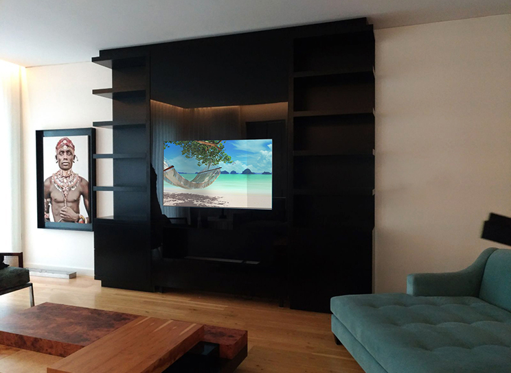 Glass Media Sala Suit